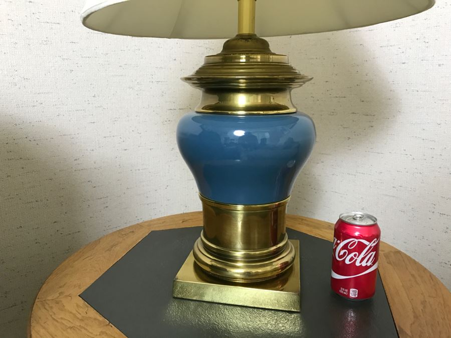 Wooden Pedestal Round Side Table With Brass Table Lamp [Photo 4]