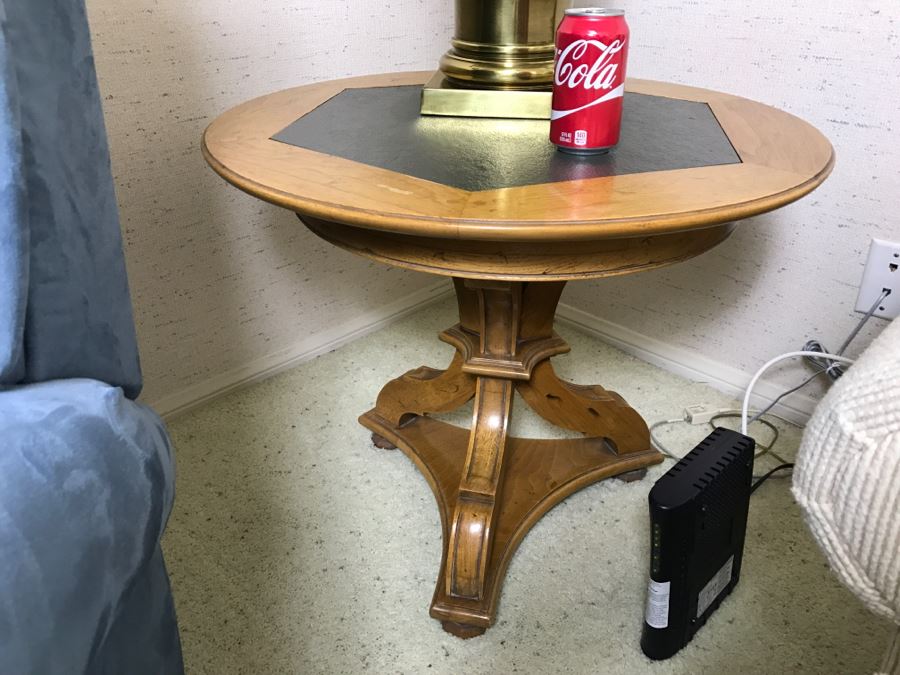 Wooden Pedestal Round Side Table With Brass Table Lamp [Photo 2]