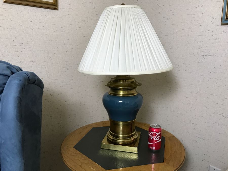 Wooden Pedestal Round Side Table With Brass Table Lamp [Photo 3]