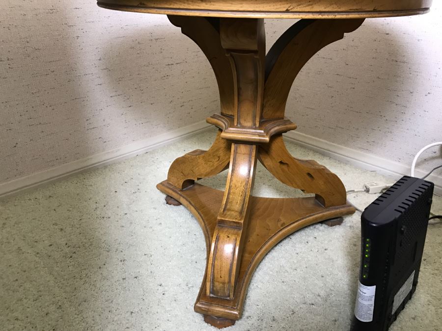 Wooden Pedestal Round Side Table With Brass Table Lamp [Photo 5]