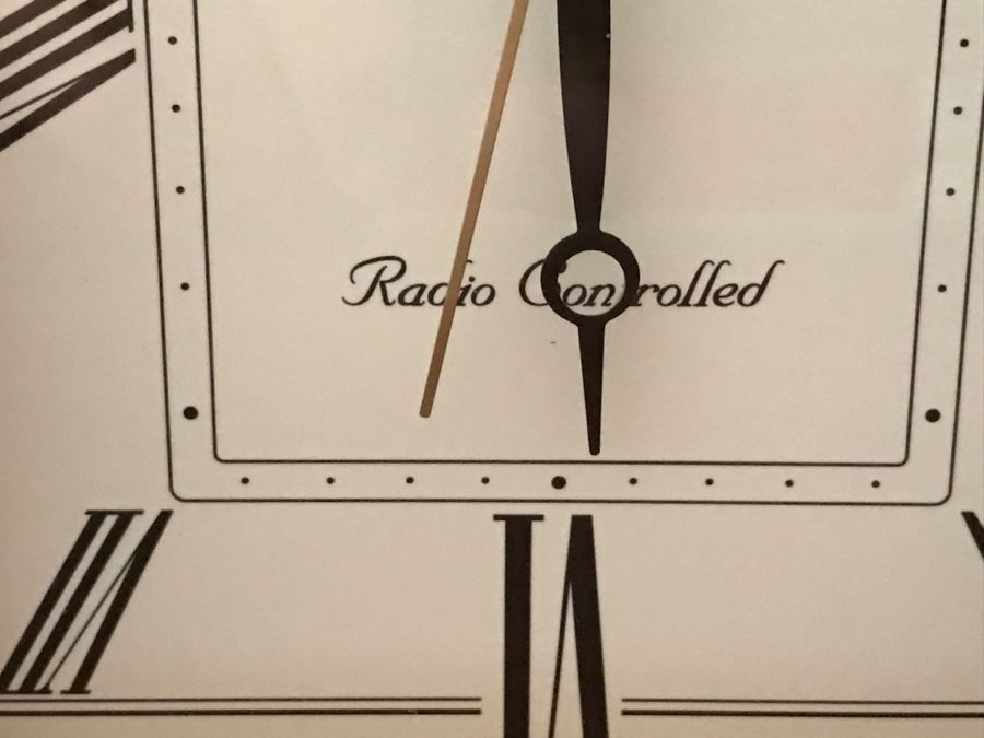 Radio Controlled SEIKO Desk Clock [Photo 3]