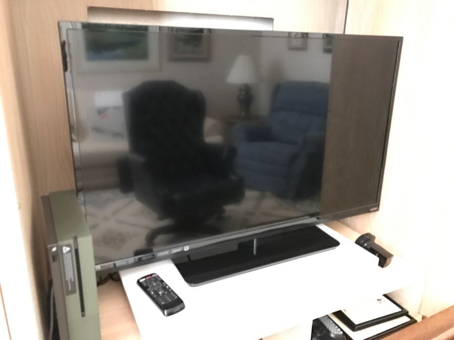 VIZIO E-Series 39” Class LED Smart TV E390i-A1