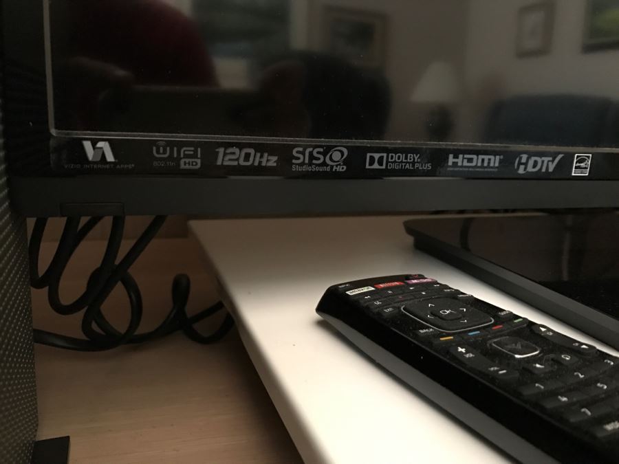 VIZIO E-Series 39” Class LED Smart TV E390i-A1 [Photo 2]