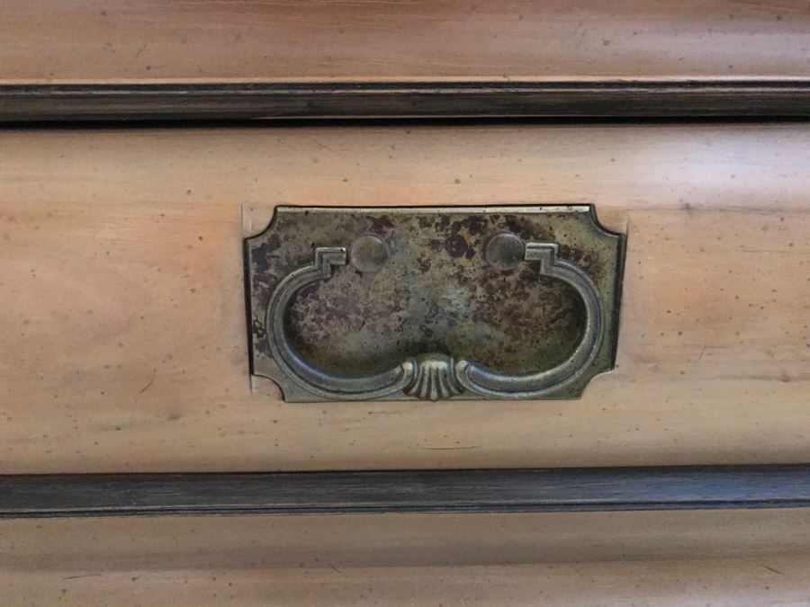 TOMLINSON Furniture Chinoiserie Table With Drawer [Photo 4]