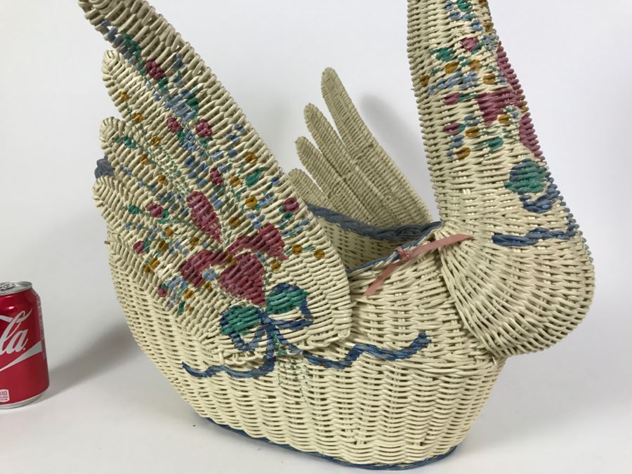 Large Wicker Duck Goose Hand Painted Basket [Photo 2]