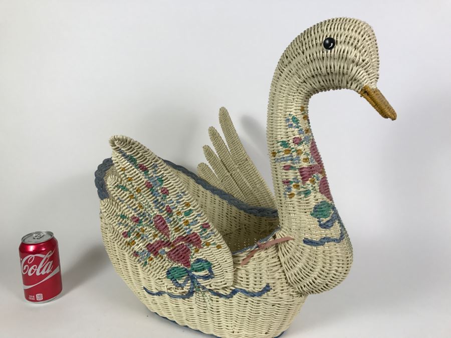 Large Wicker Duck Goose Hand Painted Basket [Photo 1]