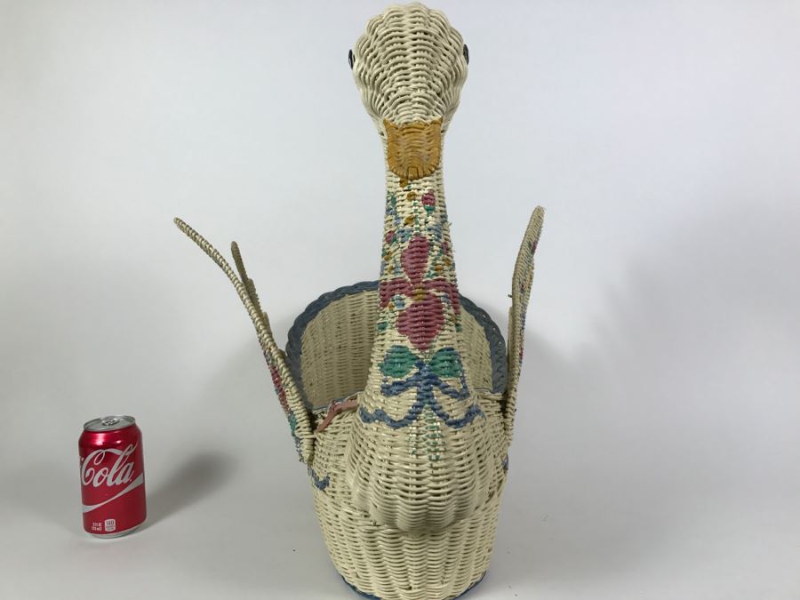 Large Wicker Duck Goose Hand Painted Basket [Photo 4]