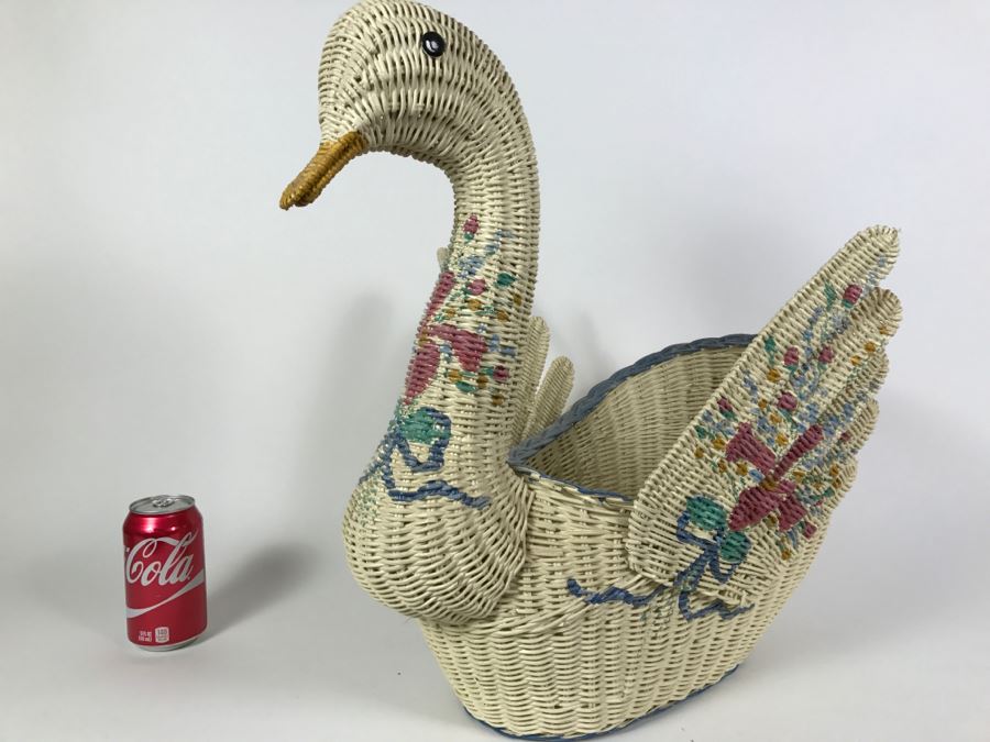 Large Wicker Duck Goose Hand Painted Basket [Photo 5]