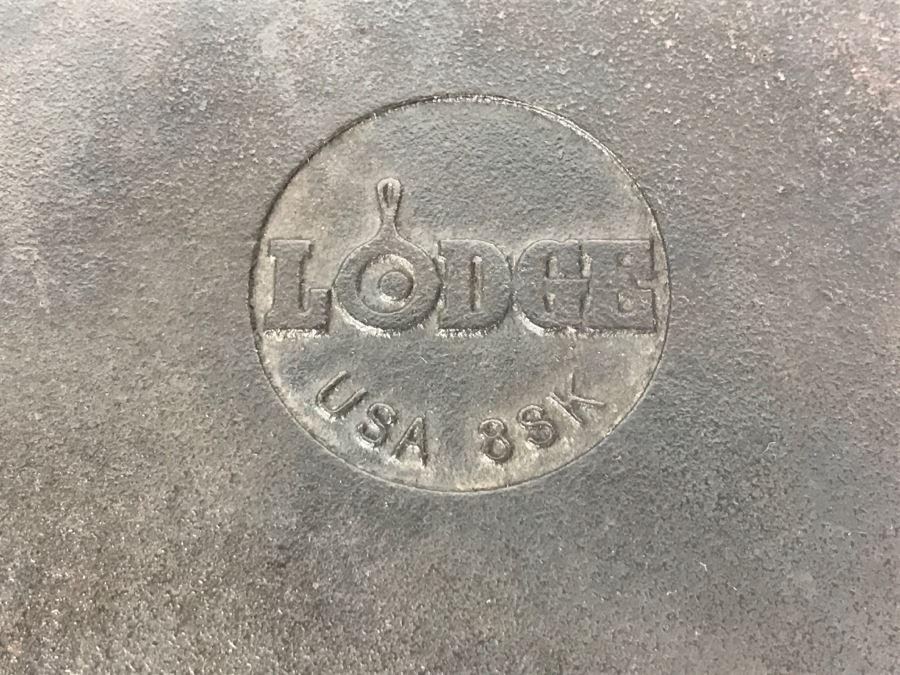 LODGE Cast Iron Skillet [Photo 4]