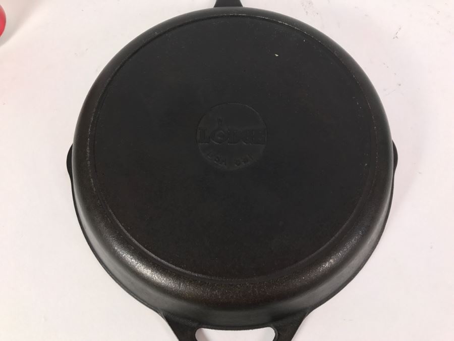 LODGE Cast Iron Skillet