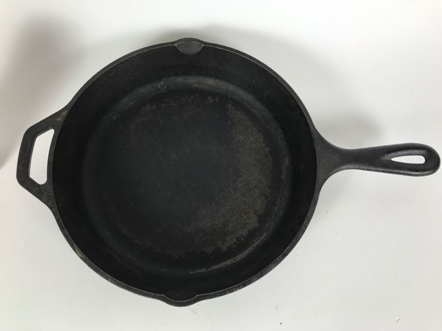 LODGE Cast Iron Skillet [Photo 2]
