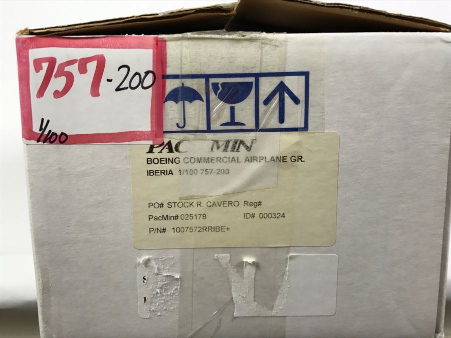 PACMIN Precision Model Airplane Boeing Commercial Airplance IBERIA 1/100 Scale 757-200 With Box Pacific Miniatures [Photo 18]