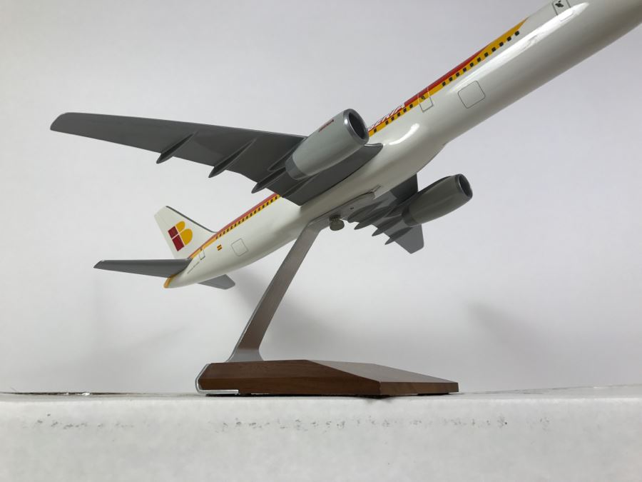 PACMIN Precision Model Airplane Boeing Commercial Airplance IBERIA 1/100 Scale 757-200 With Box Pacific Miniatures [Photo 11]