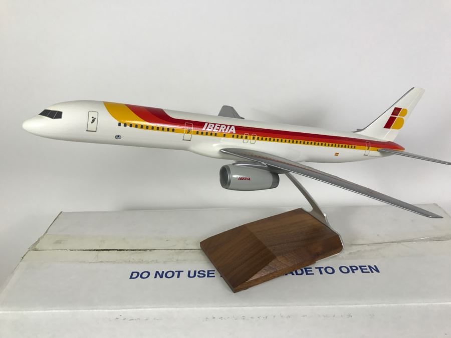 PACMIN Precision Model Airplane Boeing Commercial Airplance IBERIA 1/100 Scale 757-200 With Box Pacific Miniatures [Photo 4]