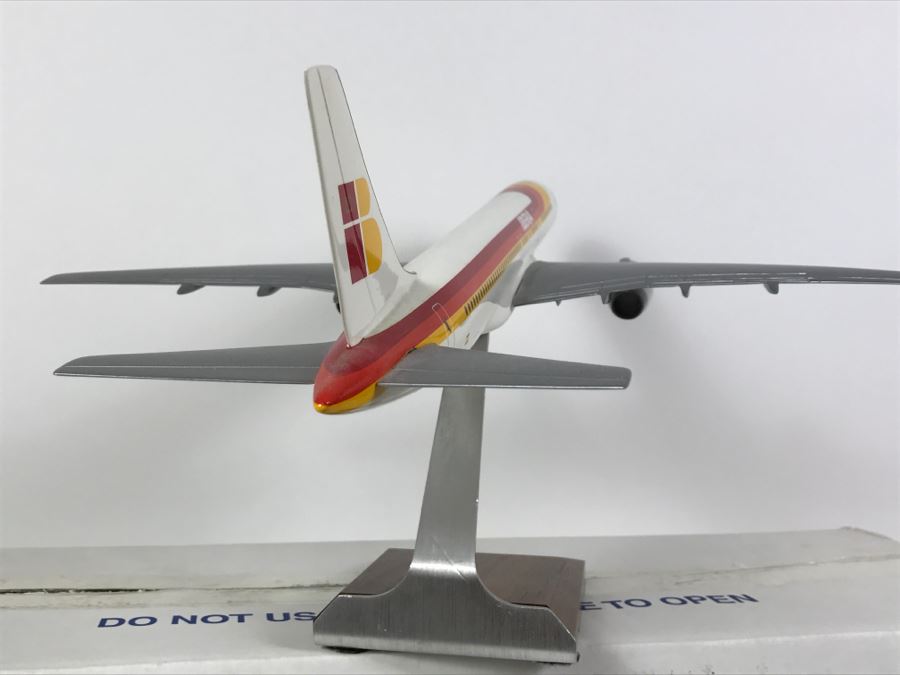 PACMIN Precision Model Airplane Boeing Commercial Airplance IBERIA 1/100 Scale 757-200 With Box Pacific Miniatures [Photo 15]