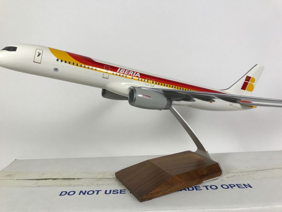 PACMIN Precision Model Airplane Boeing Commercial Airplance IBERIA 1/100 Scale 757-200 With Box Pacific Miniatures [Photo 3]