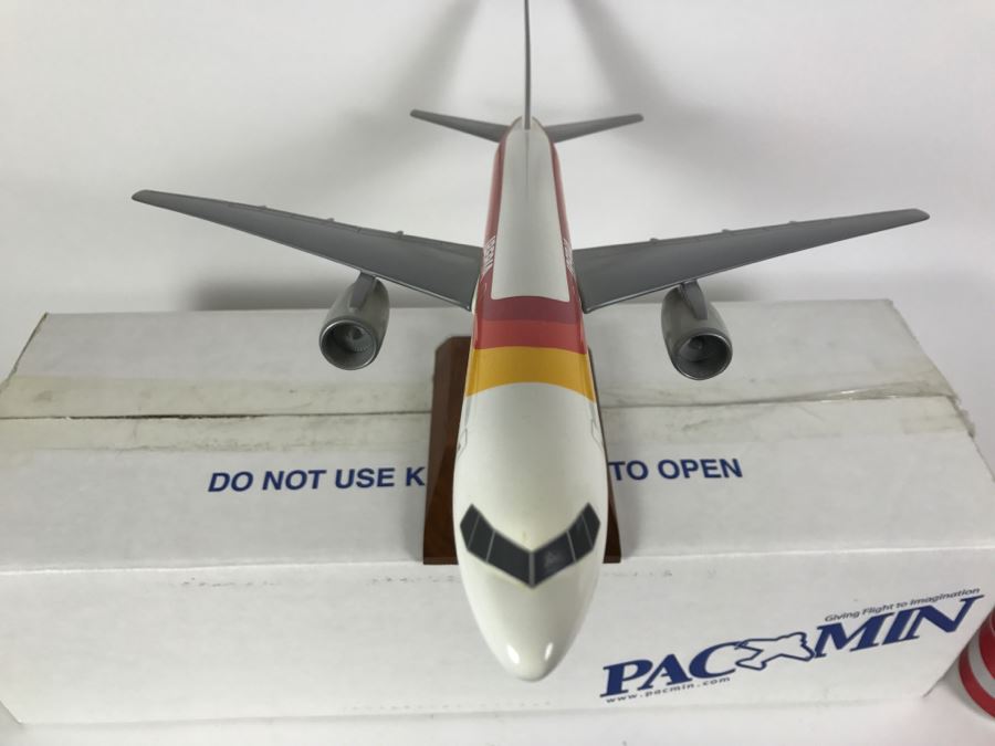 PACMIN Precision Model Airplane Boeing Commercial Airplance IBERIA 1/100 Scale 757-200 With Box Pacific Miniatures [Photo 7]