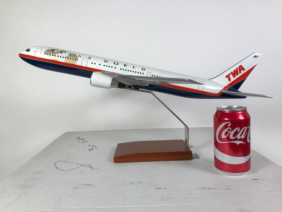 Toys & Models Corporation Precision Airplane Model TRANS WORLD 767-300 1/100 Scale T.W.A. With Box [Photo 7]