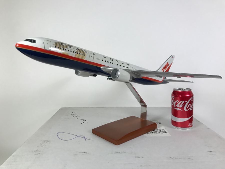 Toys & Models Corporation Precision Airplane Model TRANS WORLD 767-300 1/100 Scale T.W.A. With Box [Photo 6]