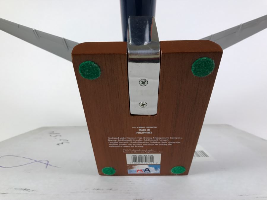 Toys & Models Corporation Precision Airplane Model TRANS WORLD 767-300 1/100 Scale T.W.A. With Box [Photo 14]