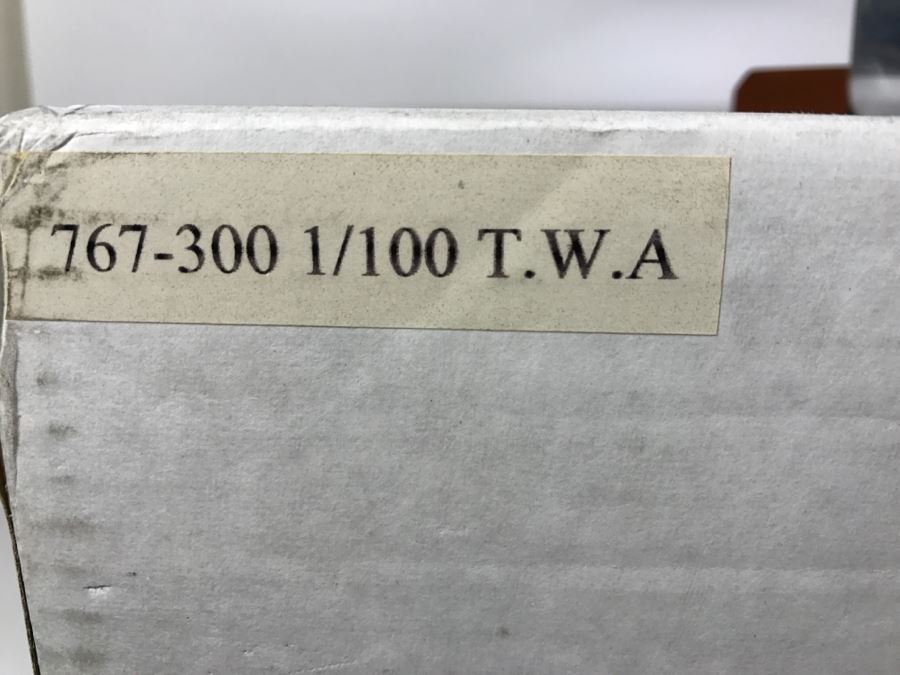 Toys & Models Corporation Precision Airplane Model TRANS WORLD 767-300 1/100 Scale T.W.A. With Box [Photo 12]