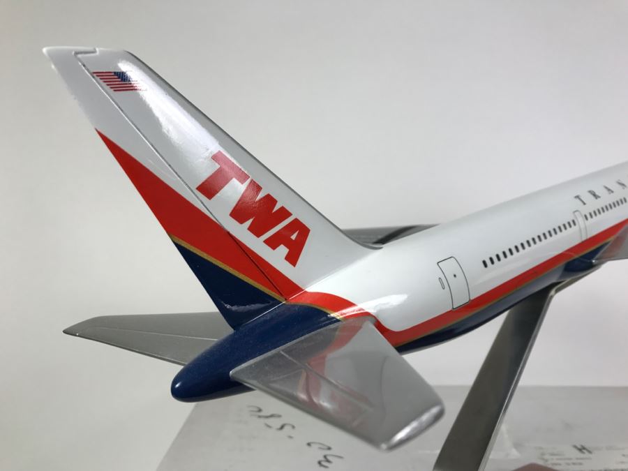 Toys & Models Corporation Precision Airplane Model TRANS WORLD 767-300 1/100 Scale T.W.A. With Box [Photo 10]