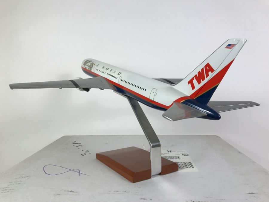Toys & Models Corporation Precision Airplane Model TRANS WORLD 767-300 1/100 Scale T.W.A. With Box [Photo 8]