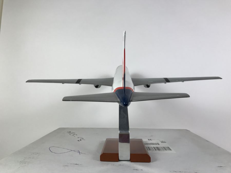 Toys & Models Corporation Precision Airplane Model TRANS WORLD 767-300 1/100 Scale T.W.A. With Box [Photo 9]