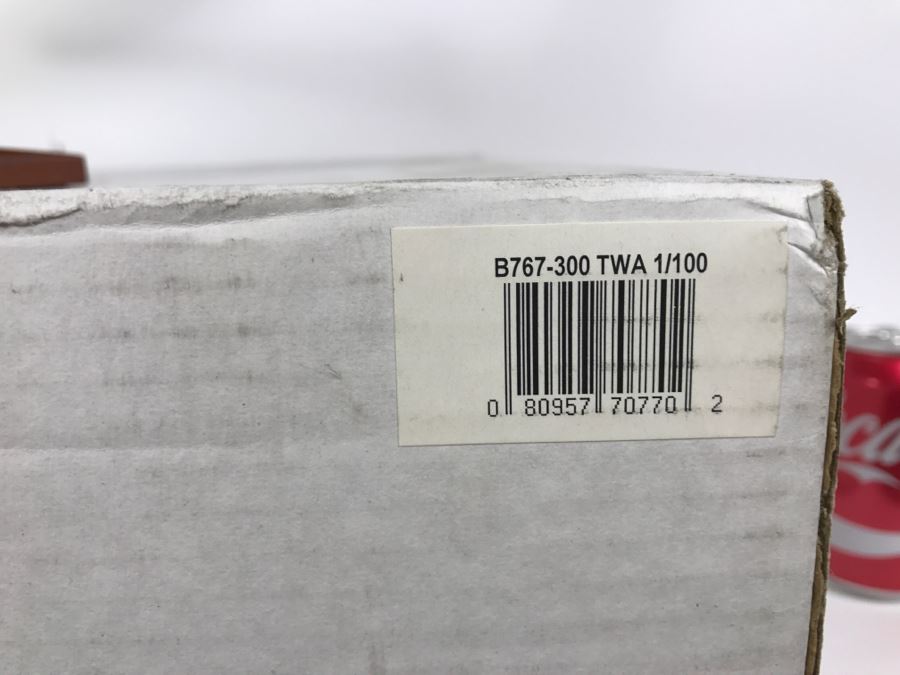 Toys & Models Corporation Precision Airplane Model TRANS WORLD 767-300 1/100 Scale T.W.A. With Box [Photo 13]