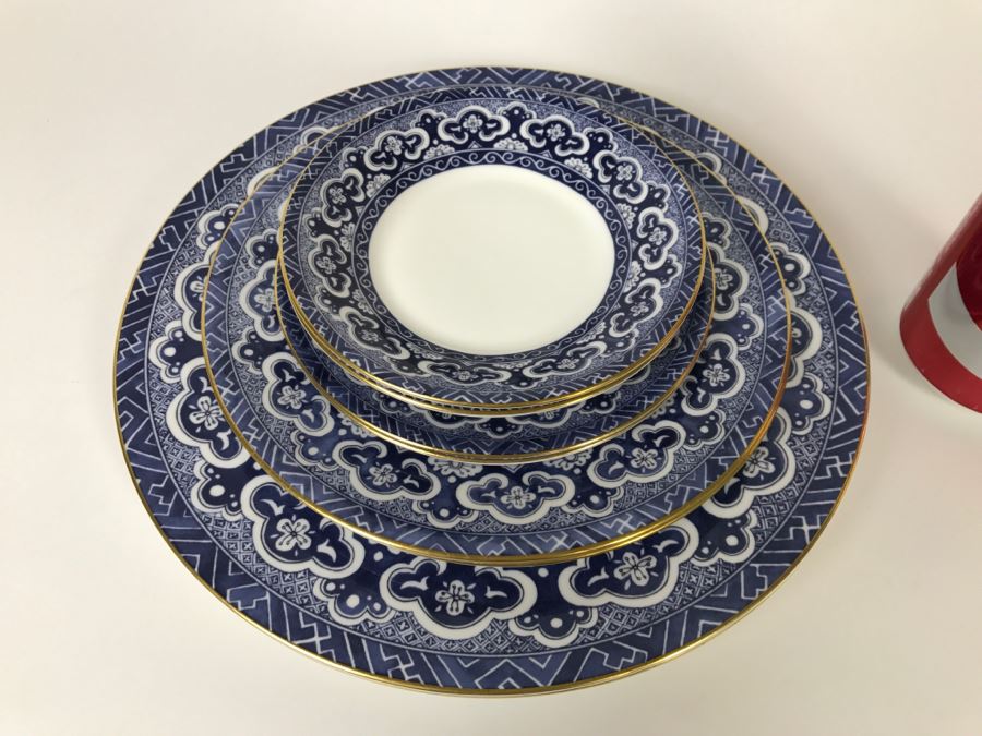 Ralph Lauren Empire Wedgwood Bone China Plates Blue And White [Photo 4]