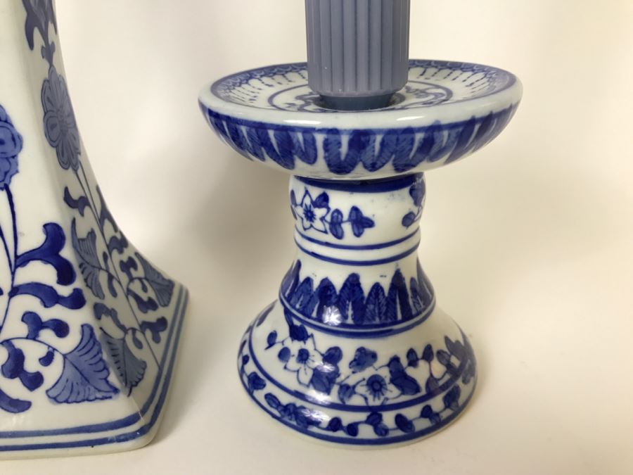 Set Of 3 Blue And White Candlesticks The Canton Collecton By Two's Company [Photo 5]