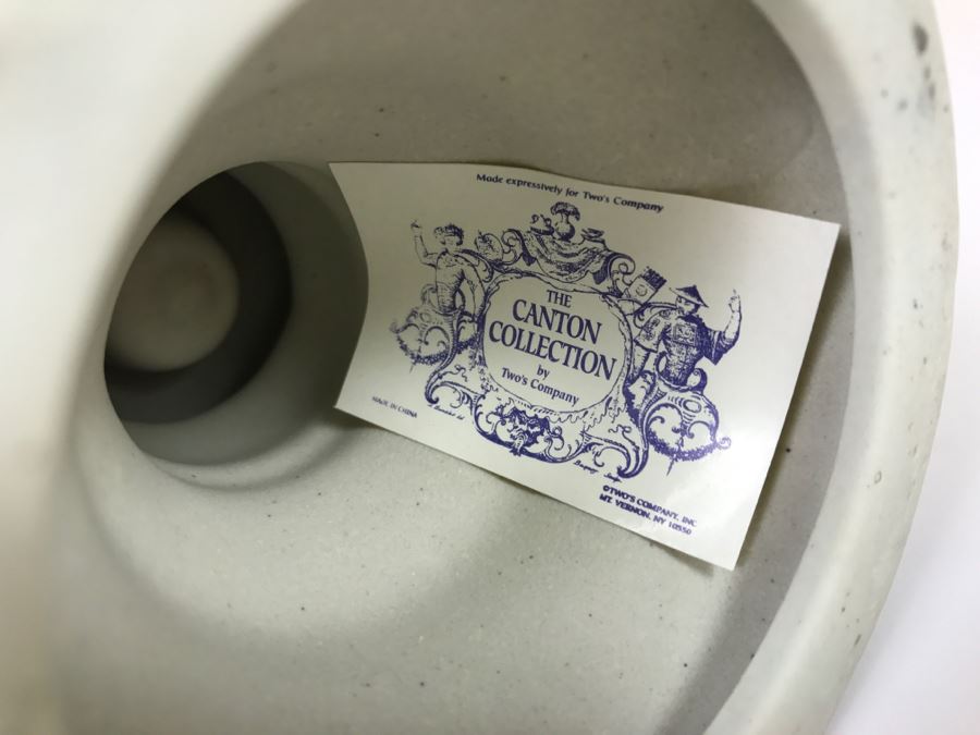 Set Of 3 Blue And White Candlesticks The Canton Collecton By Two's Company [Photo 6]