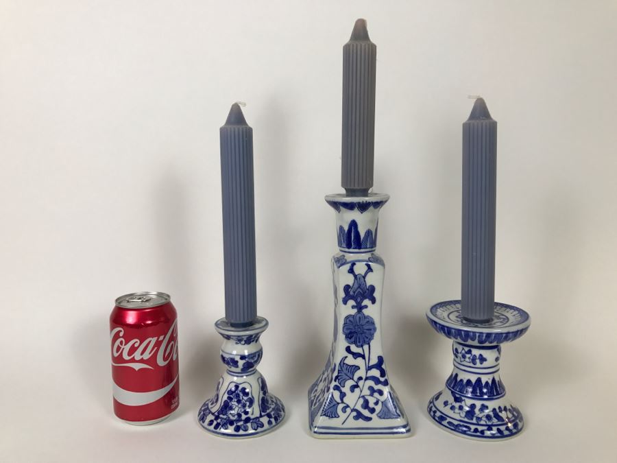 Set Of 3 Blue And White Candlesticks The Canton Collecton By Two's Company [Photo 1]