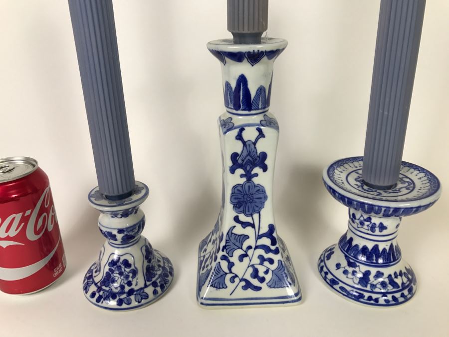 Set Of 3 Blue And White Candlesticks The Canton Collecton By Two's Company [Photo 4]