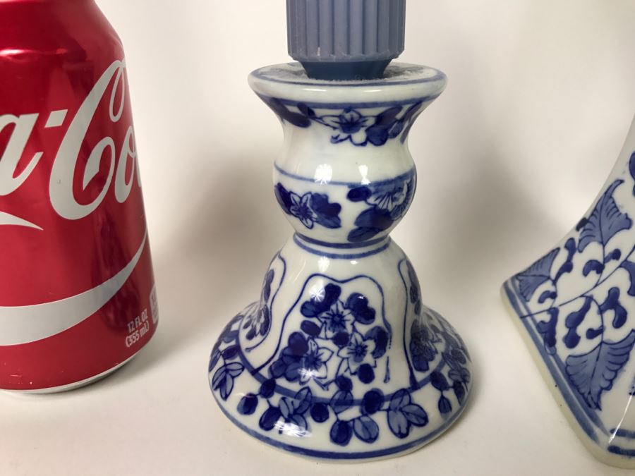 Set Of 3 Blue And White Candlesticks The Canton Collecton By Two's Company [Photo 3]