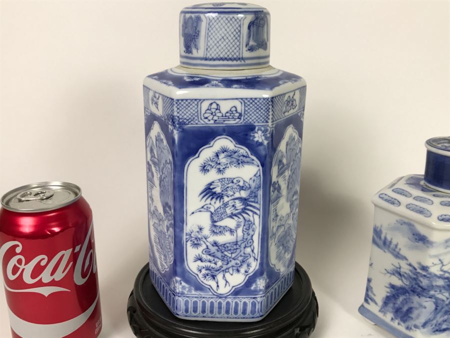 Pair Of Blue And White Jars With Wooden Stand [Photo 2]