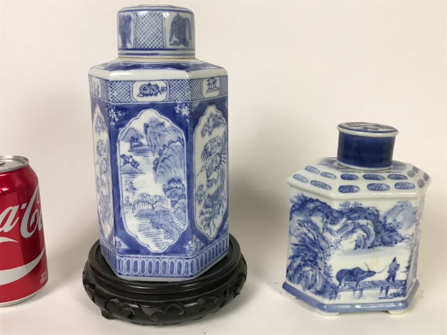 Pair Of Blue And White Jars With Wooden Stand [Photo 7]