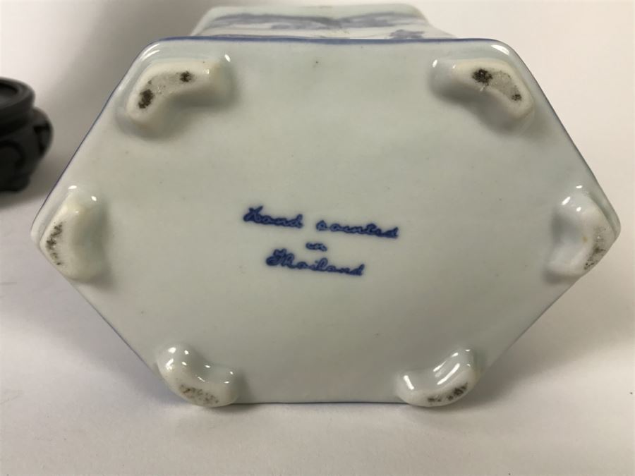 Pair Of Blue And White Jars With Wooden Stand [Photo 8]