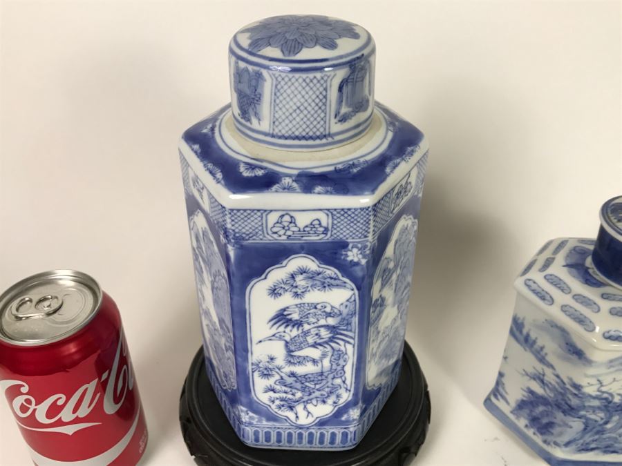 Pair Of Blue And White Jars With Wooden Stand [Photo 3]