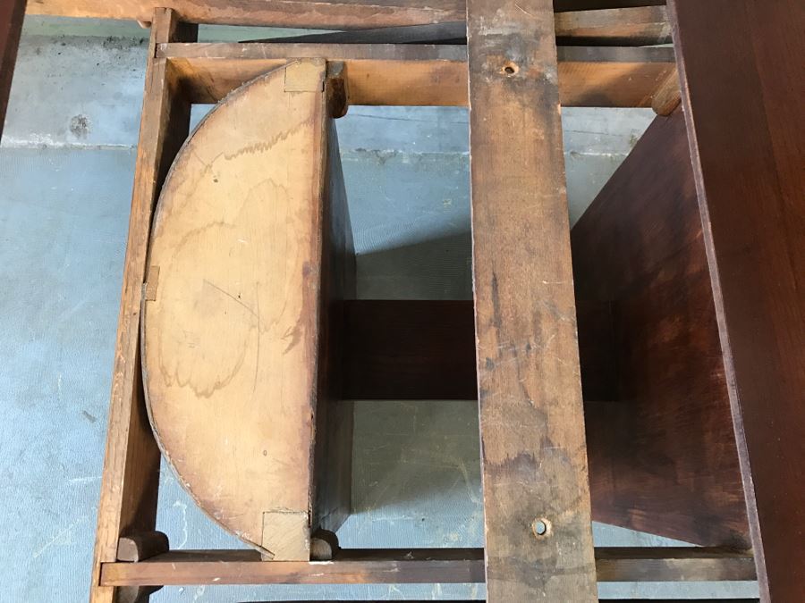 Vintage Gaming Table With Built In Leaves [Photo 19]