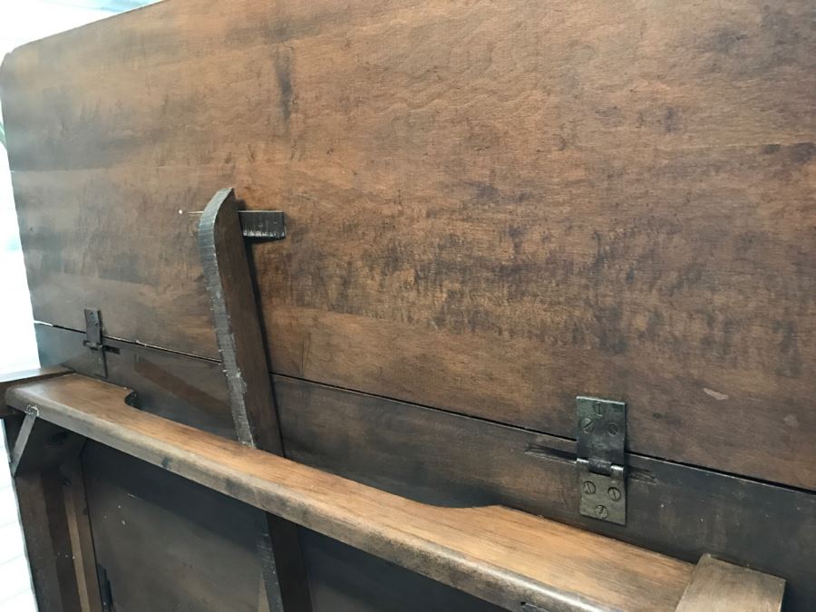 Vintage Wooden Drop Leaf Table With Turned Legs [Photo 10]