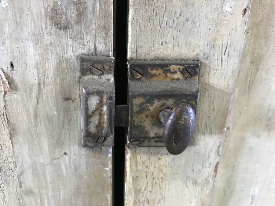 Vintage Shabby Chic White Cabinet (Note That Bottom Legs Need Reinforcing) [Photo 4]