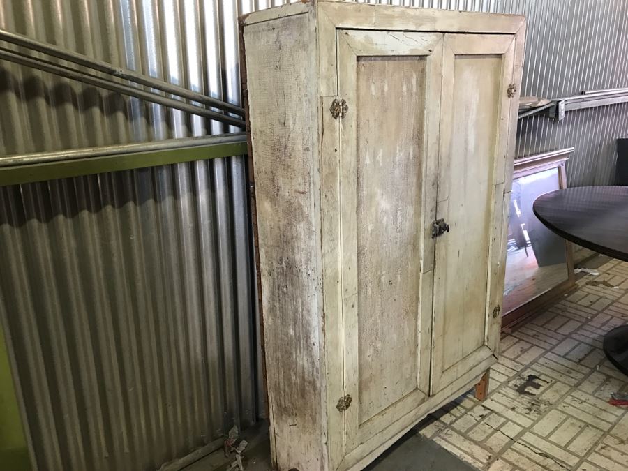 Vintage Shabby Chic White Cabinet (Note That Bottom Legs Need Reinforcing) [Photo 5]