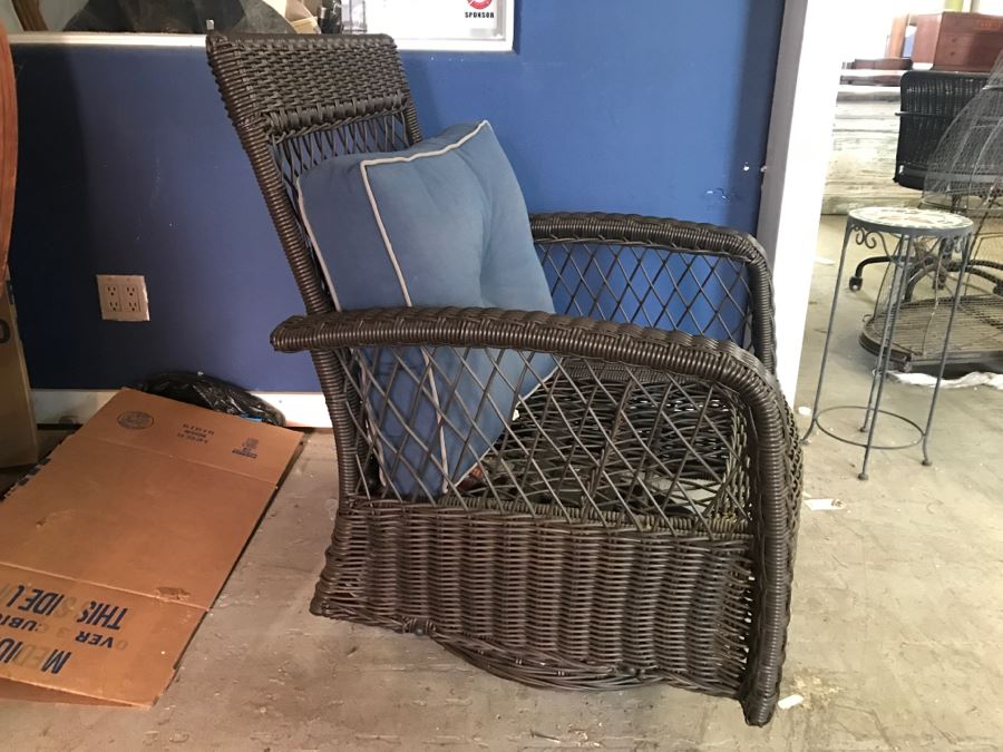 Faux Wicker Outdoor Patio Swivel Rocking Chair [Photo 4]