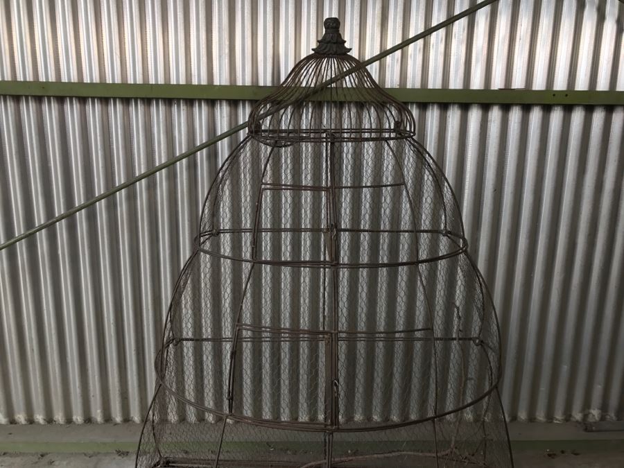 Large Footed Metal Birdcage [Photo 3]
