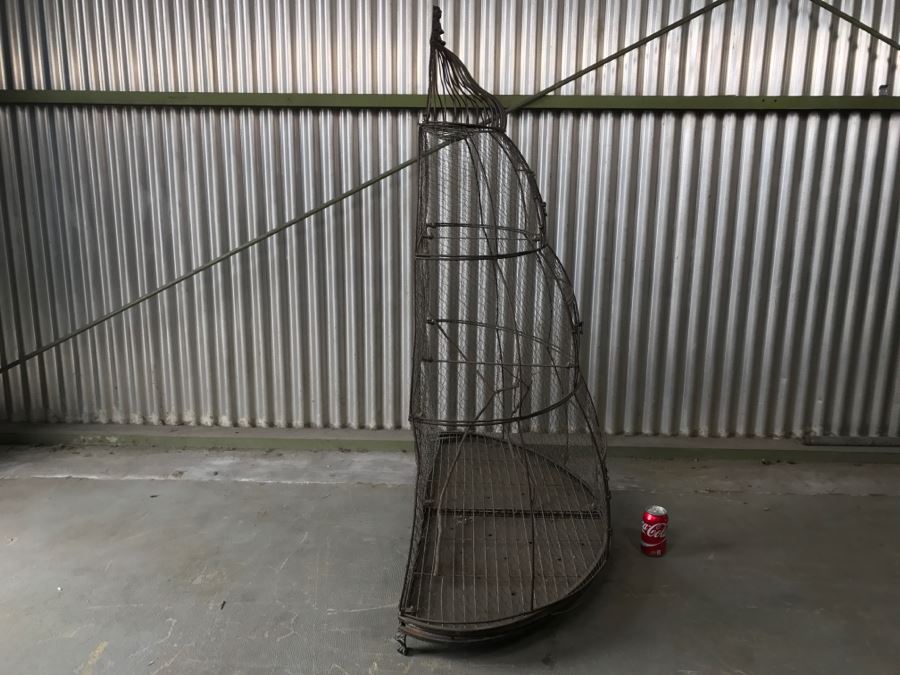 Large Footed Metal Birdcage [Photo 7]