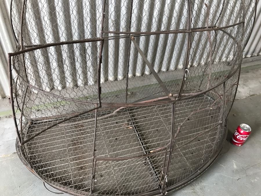 Large Footed Metal Birdcage [Photo 4]
