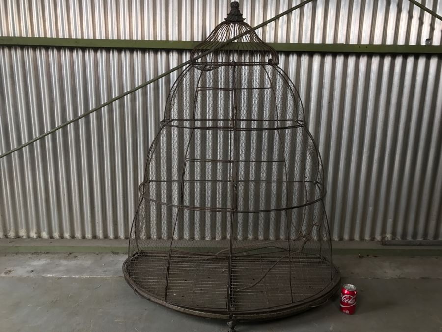 Large Footed Metal Birdcage [Photo 1]