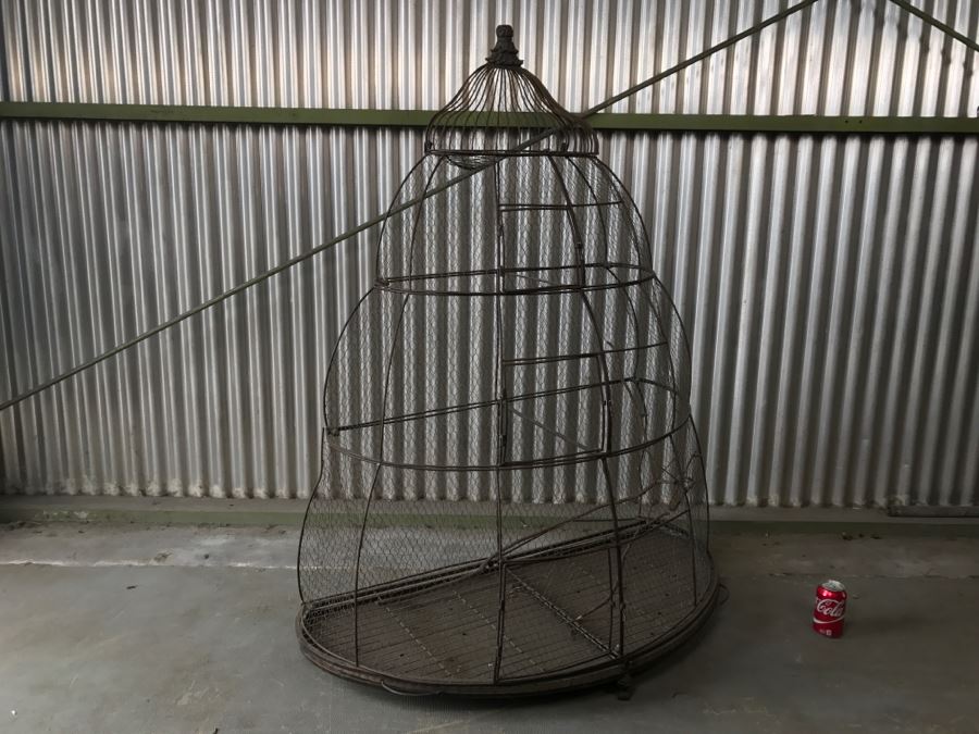 Large Footed Metal Birdcage [Photo 6]