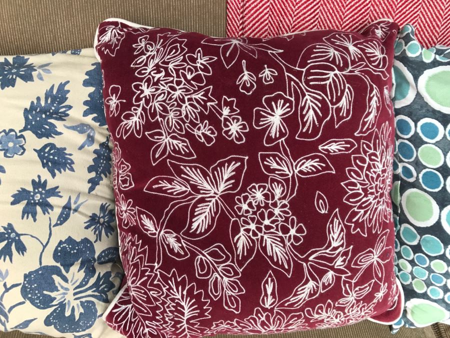 (5) Designer Throw Pillow Lot With Herringbone Blanket [Photo 4]